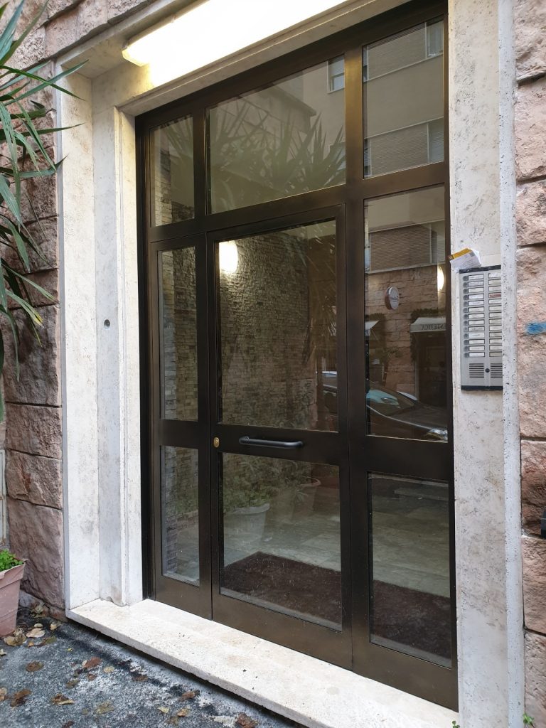 Foto di un Portone in Ferro per Condominio